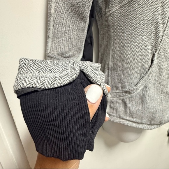 Lululemon base runner 1/2 off-center zip pockets black grey pattern - Picture 4 of 11